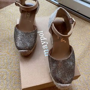 MAYPOL Closed Toe Wedge Espadrille, Size 35 / 5